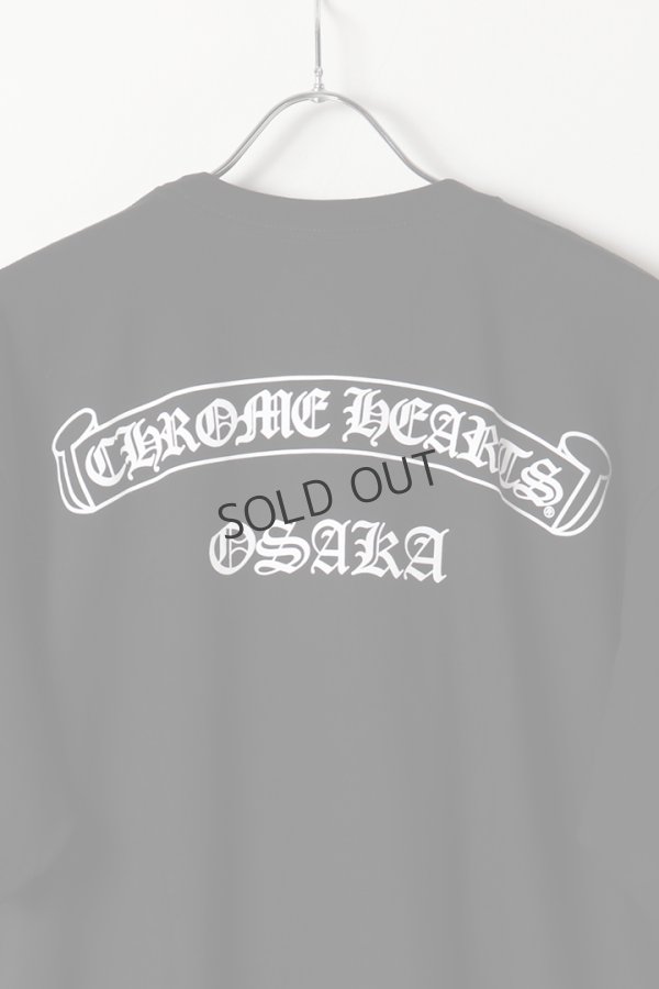 画像2: {SOLD}★新品 インボイス付 CHROME HEARTS クロムハーツ スクロール Osakaロゴ ショートスリーブTシャツ{408129111BLK1XL831-BES} (2)