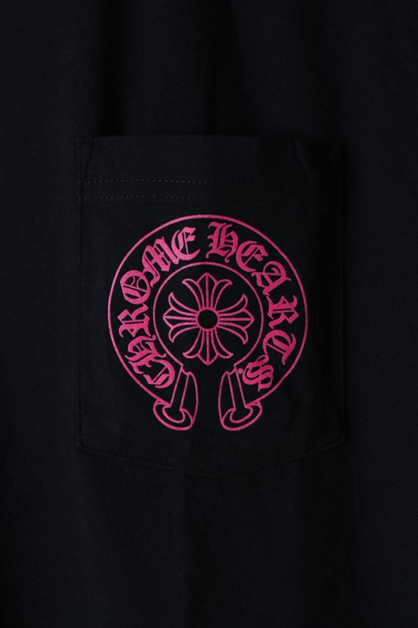 画像4: ★新品 CHROME HEARTS クロムハーツ ピンクホースシュー + CHプラス ショートスリーブ ポケット Tシャツ ブラック Pink Horseshoe + CH Plus Pocket Short-Sleeve T-Shirt - Black{408129111******01G-BFS} (4)