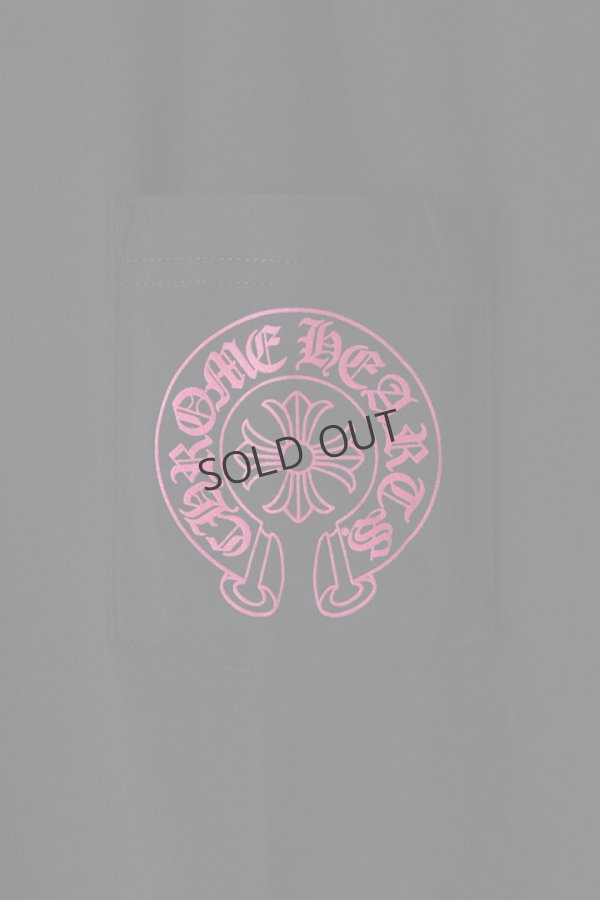 画像4: {SOLD}★新品 インボイス付 CHROME HEARTS クロムハーツ ピンクホースシュー + CHプラス ショートスリーブ ポケット Tシャツ ブラック Pink Horseshoe + CH Plus Pocket Short-Sleeve T-Shirt - Black{408129111******01G-BEA} (4)