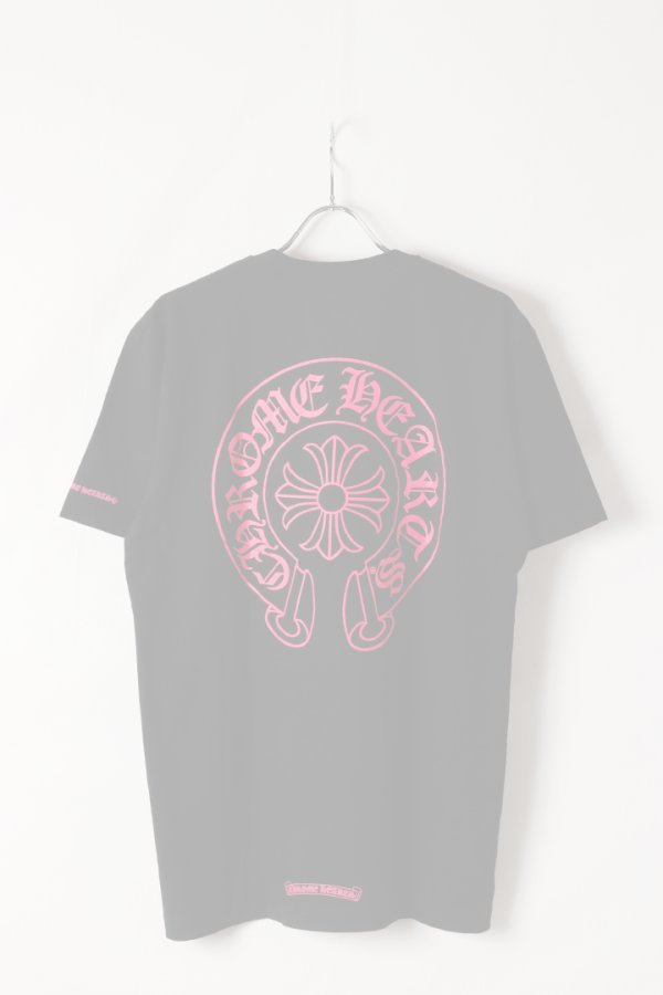 画像7:   CHROME HEARTS クロムハーツ ピンクホースシュー + CHプラス ショートスリーブ ポケット Tシャツ ブラック Pink Horseshoe + CH Plus Pocket Short-Sleeve T-Shirt - Black {408129111******01G-BFS}  :CH202604-01-BLK  (7)