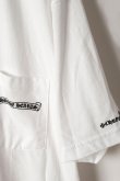 画像4: ★海外買付 新品 インボイス付 CHROME HEARTS  クロムハーツ スクロールラベル ショートスリーブ ポケットTシャツ{408129111WHT***759-BFS} (4)