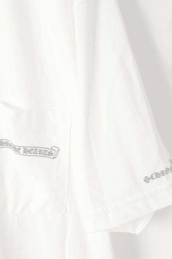 画像4:  {SOLD} CHROME HEARTS  クロムハーツ スクロールラベル ショートスリーブ ポケットTシャツ {408129111WHT***759-BFS}  :CH202601-03-WHT-XXL  (4)