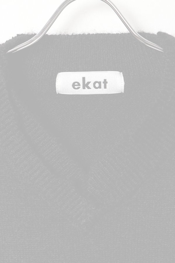 画像2:   ekat エカット(UNISEX) DAMAGE V NECK KNIT{-BEA} (2)