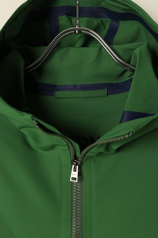 画像2: 【 30%OFF セール99,000円→69,300円】 HERNO ヘルノ ESSENCE ボンバージャケット{GI000335U12301S7410-BCS} (2)