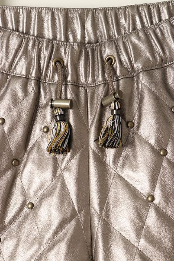 画像2: 【 50%OFF セール｜41,800円→20,900円】 MARK & LONA BLACKBOX マークアンドロナ ブラックボックス Twiggy Quilt Shorts{MLBKW-17W-T31-GLD-AGA} (2)