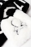 画像2:  【木村拓哉さん着用】 MARK & LONA マークアンドロナ G.O.D Faux Fur Wrap Muffler | MEN and WOMEN{-BEA} (2)
