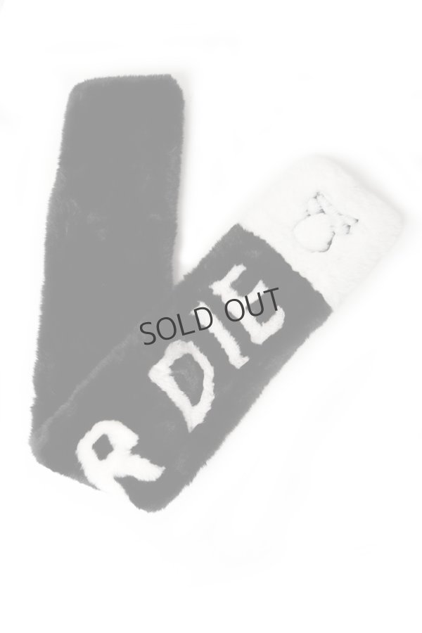 画像5:  【木村拓哉さん着用】 MARK & LONA マークアンドロナ G.O.D Faux Fur Wrap Muffler | MEN and WOMEN{-BEA} (5)