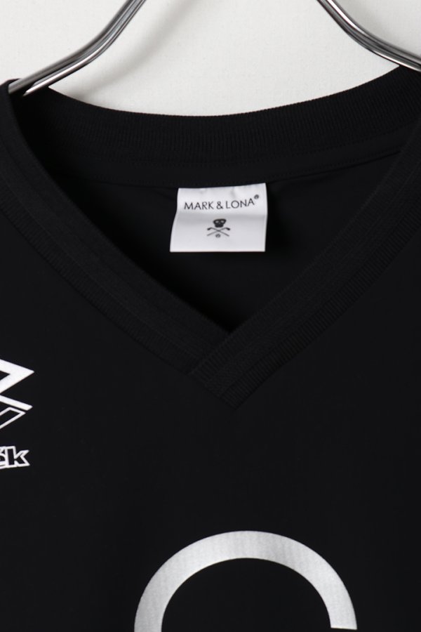 画像2: 【 30%OFF セール53,900円→37,730円】 MARK & LONA マークアンドロナ Vortex V-Neck Athletic Jacket | MEN{-BES} (2)