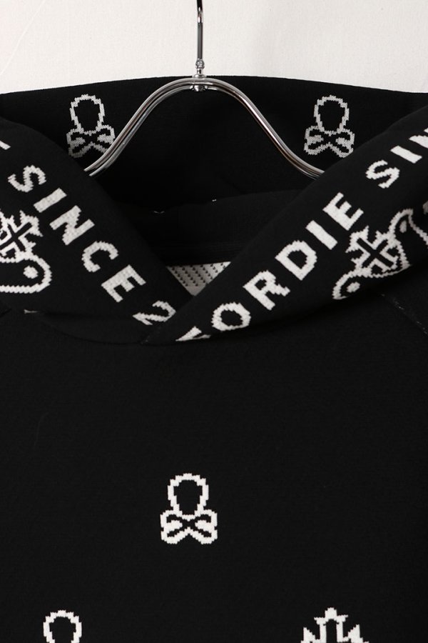 画像2: 【 20%OFF セール69,300円→55,440円】 MARK & LONA マークアンドロナ Svastika Poly Flex Hoodie | MEN{-BEA} (2)