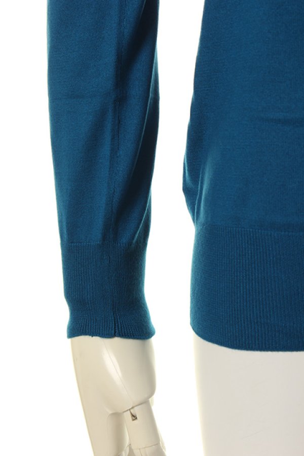 画像5: 【 40%OFF セール44,000円→26,400円】 1piu1uguale3 ウノピゥウノウグァーレトレ KOHARU(SILK) L/S V-NECK{MRK104-SLK005-53-AGS} (5)