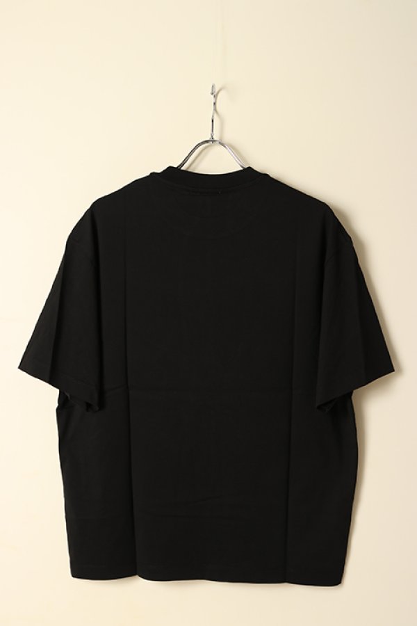 画像5: 【 30%OFF セール57,100円→39,971円】 Neil Barrett ニールバレット SLIM DROP SHOULDER MULTILAYER RAIN BOLT PATCH T-SHIRT{NBV7JT215AV518C-008/PBJT215V518C-008-BCA} (5)