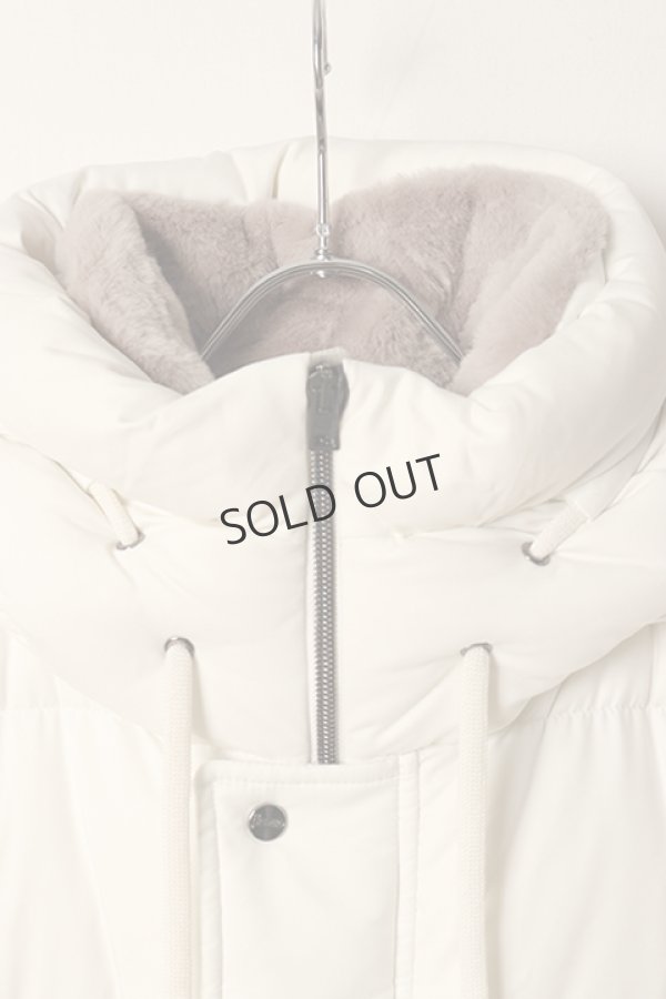 画像3: {SOLD}HERNO ヘルノ フェイクファー襟付きナイロンパーカー{PI001159U 12414Z 1000-BDA} (3)