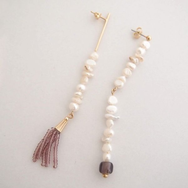 画像2: 【 50%OFF セール25,300円→12,650円】 ADER.bijoux アデルビジュー BLOCK PEARL long asymmetry pierce{-AIA} (2)