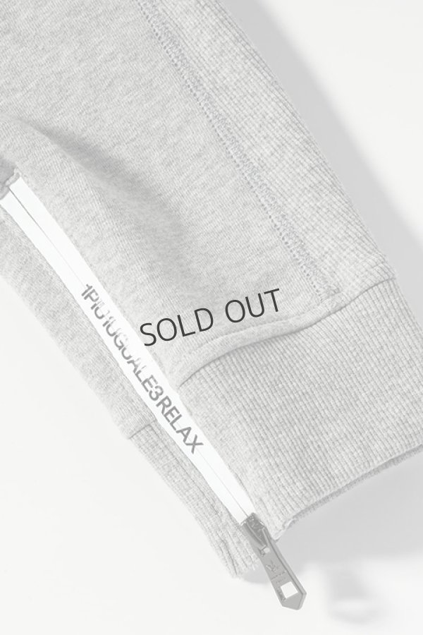 画像13: {SOLD}1piu1uguale3 RELAX ウノピゥウノウグァーレトレ リラックス ジップロゴスウェットロングパンツ{-BDA} (13)