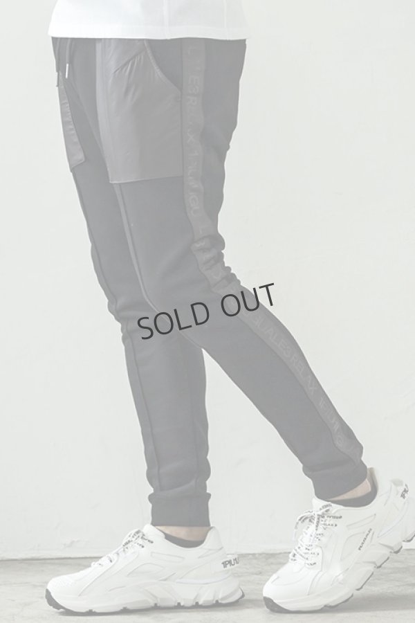 画像2: {SOLD}1piu1uguale3 RELAX ウノピゥウノウグァーレトレ リラックス ラインロゴコンビジョガーパンツ{-BDA} (2)