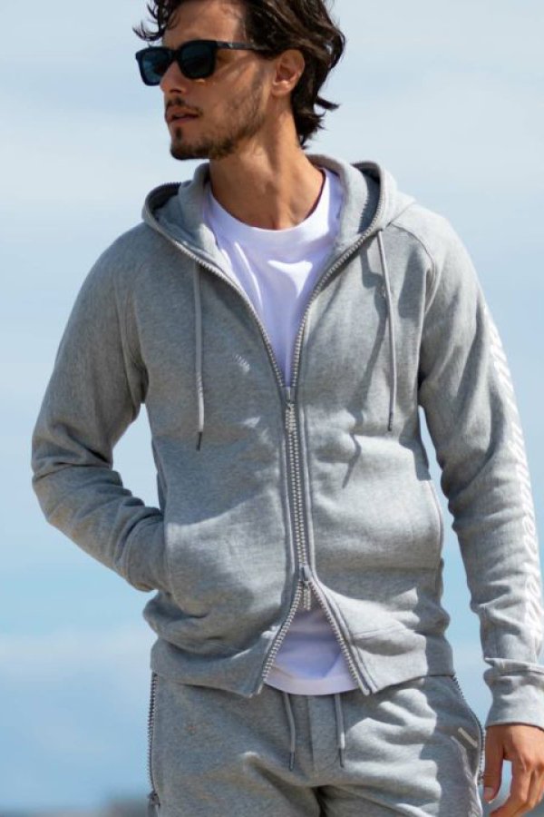 画像2: 【 40%OFF セール18,920円→11,352円】 1piu1uguale3 RELAX ウノピゥウノウグァーレトレ リラックス グリッターロゴジップパーカー{-BDS} (2)