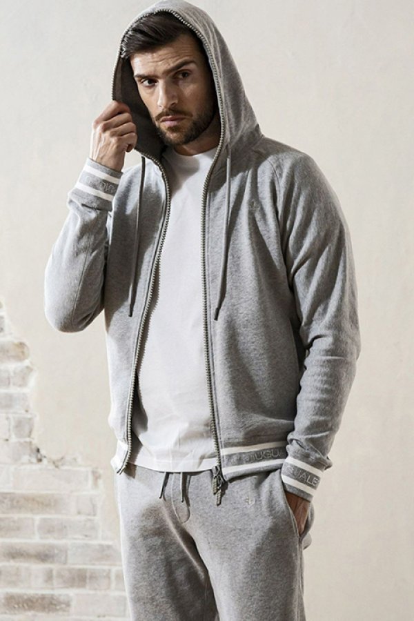 画像8: 【 40%OFF セール19,910円→11,946円】 1piu1uguale3 RELAX ウノピゥウノウグァーレトレ リラックス ラインストーンジップロゴパーカー{-BDA} (8)
