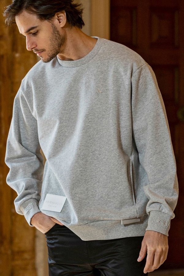 画像1: 【 10%OFF セール18,920円→17,028円】 1piu1uguale3 RELAX ウノピゥウノウグァーレトレ リラックス レザーパッチスウェットクルーネックプルオーバー{-BEA} (1)