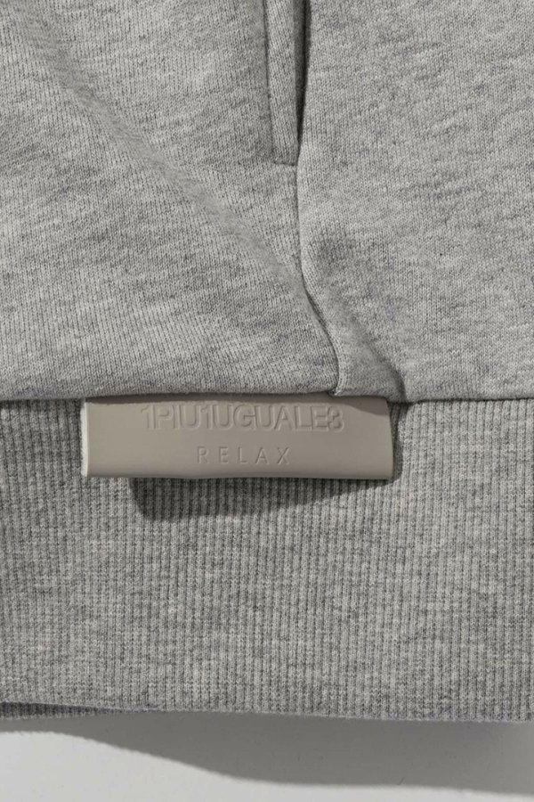 画像11: 【 10%OFF セール18,920円→17,028円】 1piu1uguale3 RELAX ウノピゥウノウグァーレトレ リラックス レザーパッチスウェットクルーネックプルオーバー{-BEA} (11)