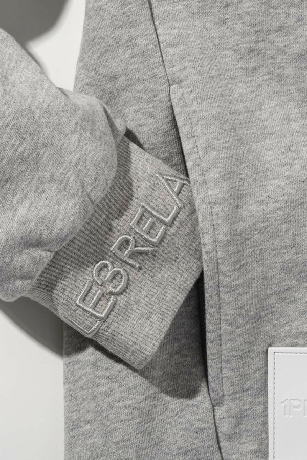 画像13: 【 10%OFF セール18,920円→17,028円】 1piu1uguale3 RELAX ウノピゥウノウグァーレトレ リラックス レザーパッチスウェットクルーネックプルオーバー{-BEA} (13)