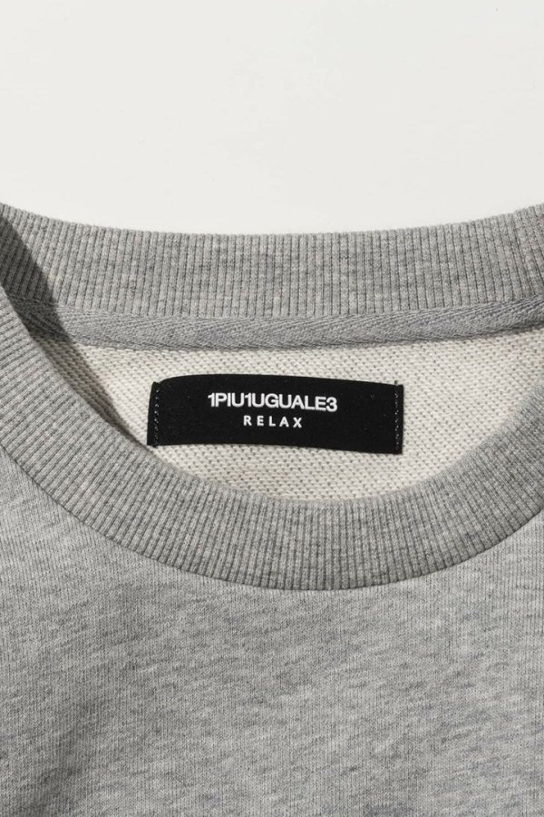 画像14: 【 10%OFF セール18,920円→17,028円】 1piu1uguale3 RELAX ウノピゥウノウグァーレトレ リラックス レザーパッチスウェットクルーネックプルオーバー{-BEA} (14)