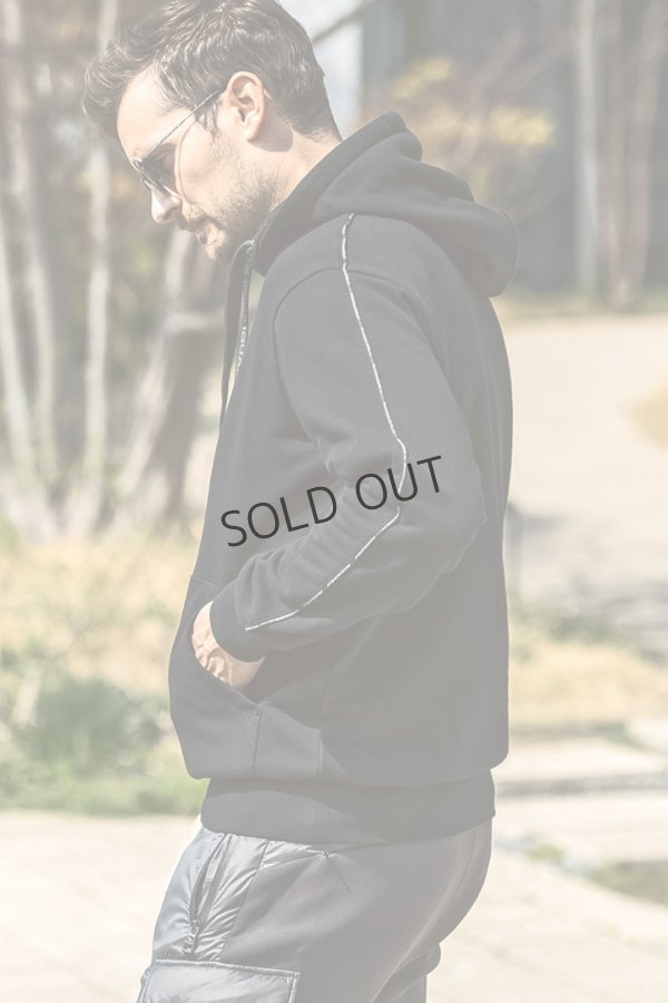 画像2: {SOLD}1piu1uguale3 RELAX ウノピゥウノウグァーレトレ リラックス パイピングロゴワイドスピンドルフーディー{-BEA} (2)