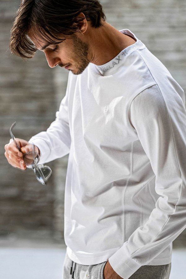 画像4: 1piu1uguale3 RELAX ウノピゥウノウグァーレトレ リラックス ラインストーンネックロゴロングTシャツ{-BEA} (4)