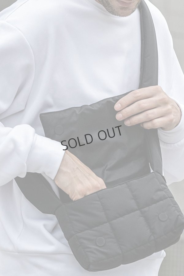 画像3: {SOLD}1piu1uguale3 RELAX ウノピゥウノウグァーレトレ リラックス パデッドミニショルダーバッグ{-BDA} (3)