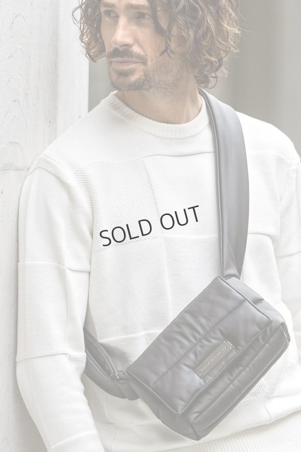 画像1: {SOLD}1piu1uguale3 RELAX ウノピゥウノウグァーレトレ リラックス シルバーロゴプレートパデッドミニショルダーバッグ{-BEA} (1)