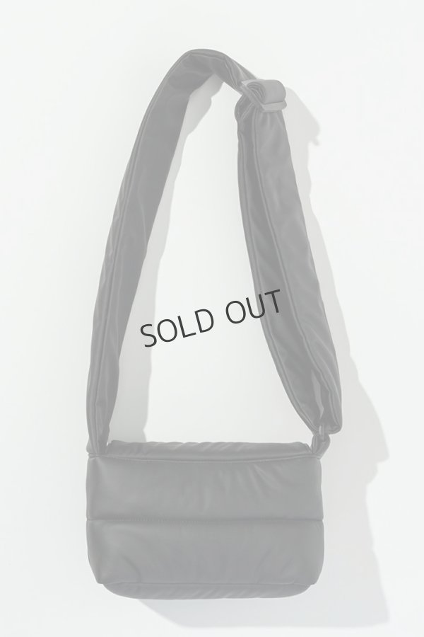 画像8: {SOLD}1piu1uguale3 RELAX ウノピゥウノウグァーレトレ リラックス シルバーロゴプレートパデッドミニショルダーバッグ{-BEA} (8)