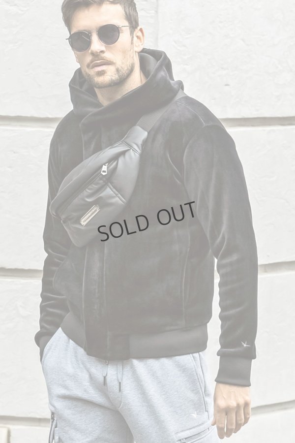 画像4: {SOLD}1piu1uguale3 RELAX ウノピゥウノウグァーレトレ リラックス シルバーロゴプレートパデッドボディバッグ{-BEA} (4)