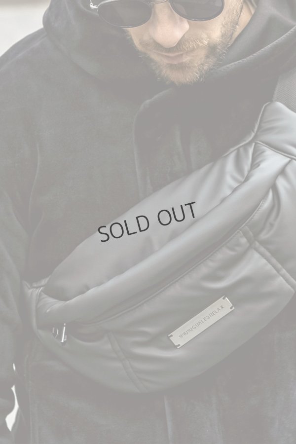 画像5: {SOLD}1piu1uguale3 RELAX ウノピゥウノウグァーレトレ リラックス シルバーロゴプレートパデッドボディバッグ{-BEA} (5)