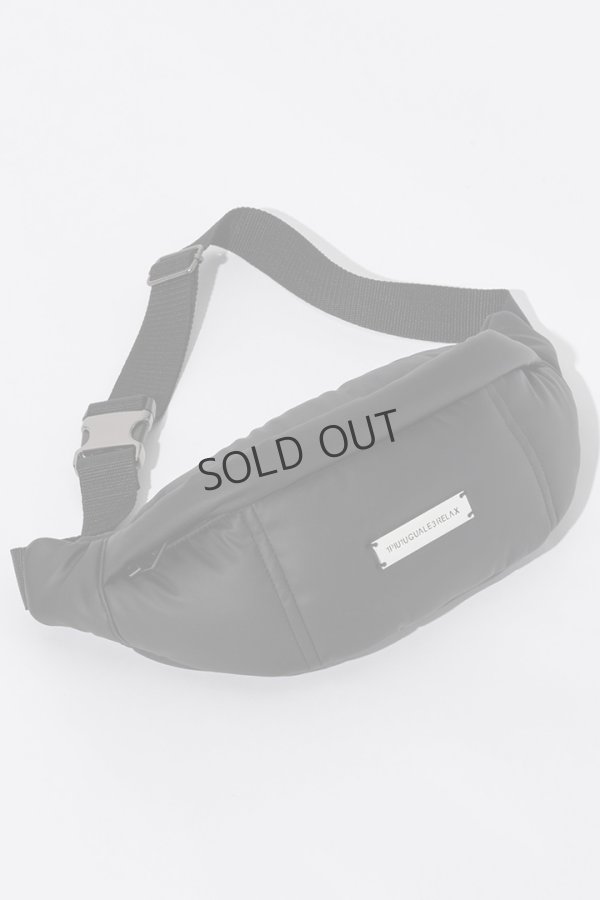 画像7: {SOLD}1piu1uguale3 RELAX ウノピゥウノウグァーレトレ リラックス シルバーロゴプレートパデッドボディバッグ{-BEA} (7)