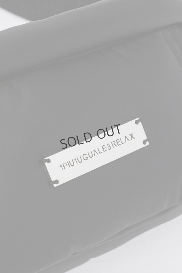 画像9: {SOLD}1piu1uguale3 RELAX ウノピゥウノウグァーレトレ リラックス シルバーロゴプレートパデッドボディバッグ{-BEA} (9)