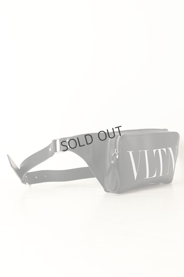 画像2: {SOLD}Valentino ヴァレンティノ VLTN レザーベルトバッグ{UY0B0719WJW-0NI-BJA} (2)