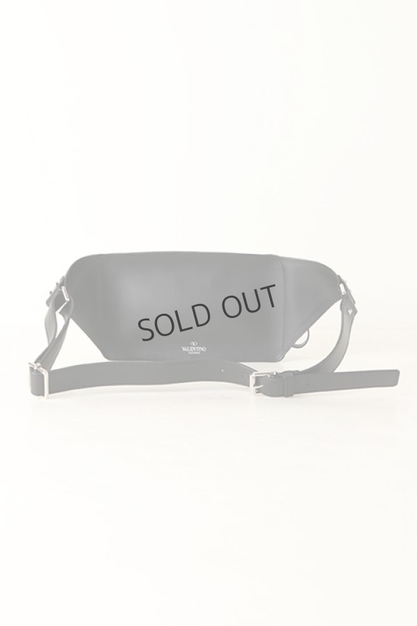 画像3: {SOLD}Valentino ヴァレンティノ VLTN レザーベルトバッグ{UY0B0719WJW-0NI-BJA} (3)