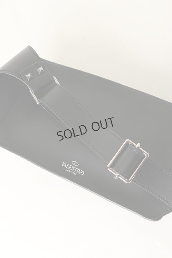 画像4: {SOLD}Valentino ヴァレンティノ VLTN レザーベルトバッグ{UY0B0719WJW-0NI-BJA} (4)