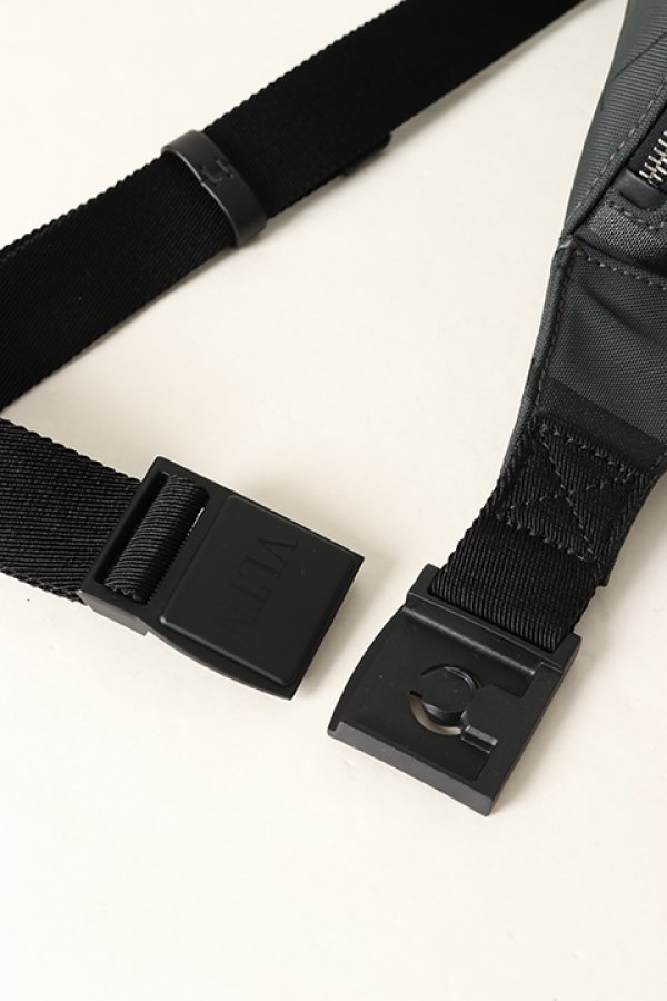 画像4: 【 30%OFF セール140,800円→98,560円】 Valentino ヴァレンティノ VLTN オールオーバープリントキャンバスウエストバッグ{UY0B0982BUK-71B-BJA} (4)