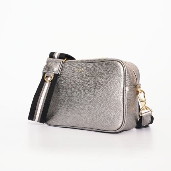 画像2:  ★先行予約商品★  VIOLAd'ORO ヴィオラドーロ SHIMMER メタリックレザーカメラバッグ{-BFS} (2)