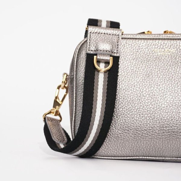 画像6:  ★先行予約商品★  VIOLAd'ORO ヴィオラドーロ SHIMMER メタリックレザーカメラバッグ{-BFS} (6)