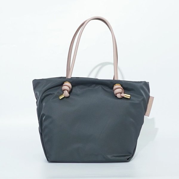 画像1:  ★先行予約商品★  VIOLAd'ORO ヴィオラドーロ BIANCA ノットハンドルナイロントートM サイズ{-BFS} (1)