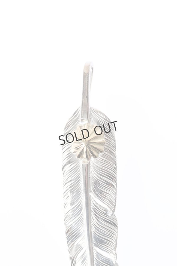 画像2: {SOLD}Taro Washimi タロウ ワシミ 鷲見太郎 M feather01 / K18 concho pendant{-BJA} (2)