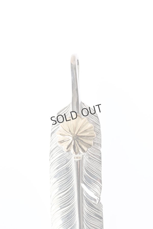 画像2: {SOLD}Taro Washimi タロウ ワシミ 鷲見太郎 M feather02 / K18 concho pendant{-BJA} (2)