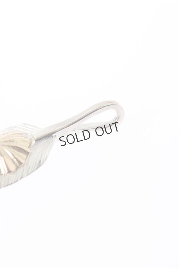 画像3: {SOLD}Taro Washimi タロウ ワシミ 鷲見太郎 M feather02 / K18 concho pendant{-BJA} (3)