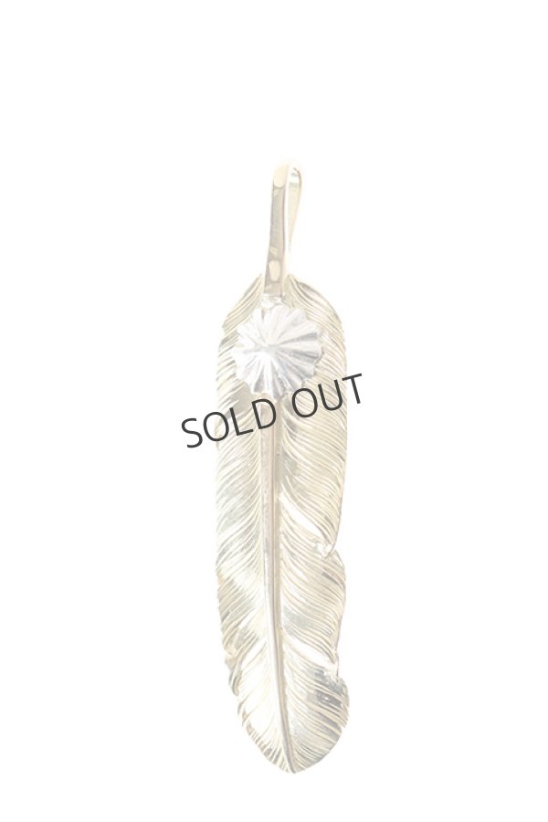 画像1: {SOLD}Taro Washimi タロウ ワシミ 鷲見太郎 M K18 feather01 / concho pendant{-BJA} (1)