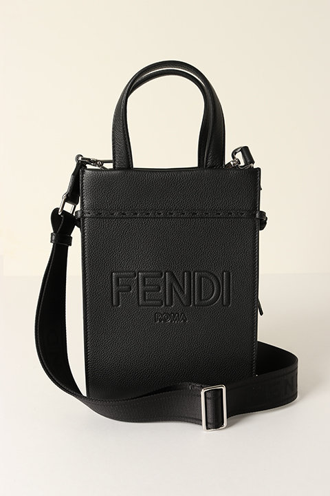 FENDI (フェンディ)ブラック　レザー ハンドバッグ