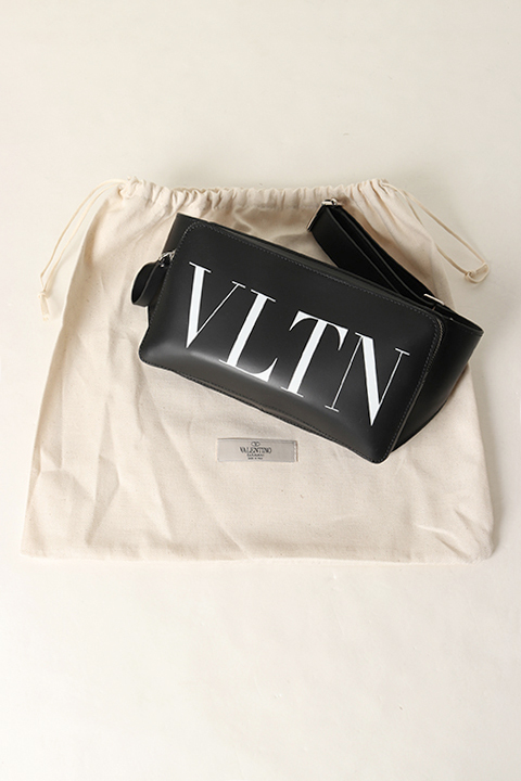 Valentino ヴァレンティノ VLTN レザーベルトバッグ{UY0B0719WJW-0NI